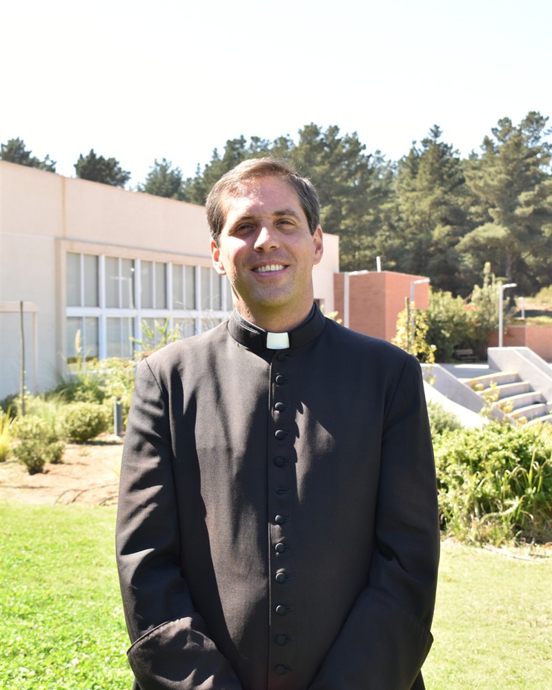 Padre Juan Esteban Ureta, capellán del Colegio Albamar